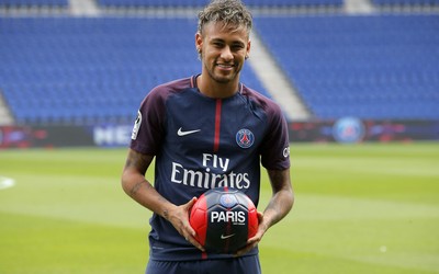 九体育精华-伊萨克抽射近角门将反应不及